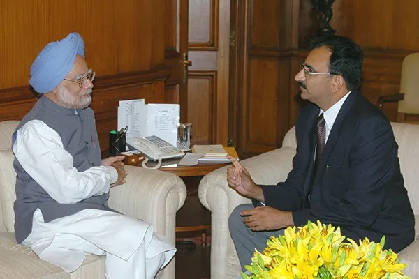 With PM Dr. Manmohan Singh.jpg